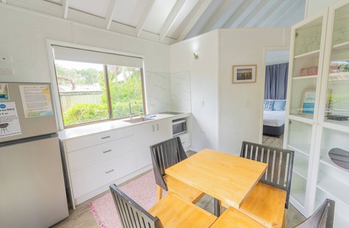 Amity Point Cabin | Belle's on Ballow - Kookaburra Lodge