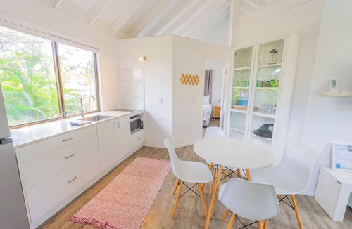 Amity Point Cabin | Belles on Ballow - Possum Lodge