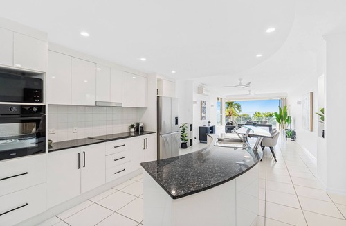 Trinity Beach Apartment | Bellevue At Trinity Beach