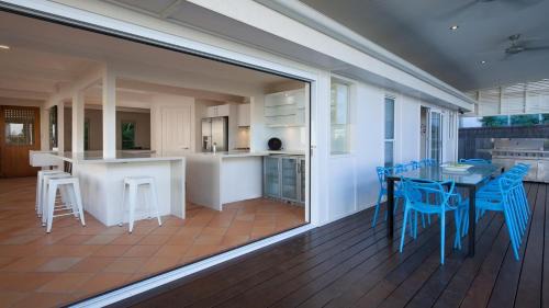 Sunshine Beach House | Belmore Terrace Perfect Pad Just 100 metres to the beach