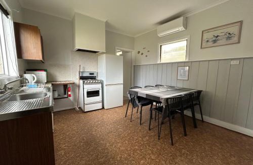 Bemm River Apartment | Bemm River Bungalows - Pelican Pad - Bungalow 2 holiday accommodation