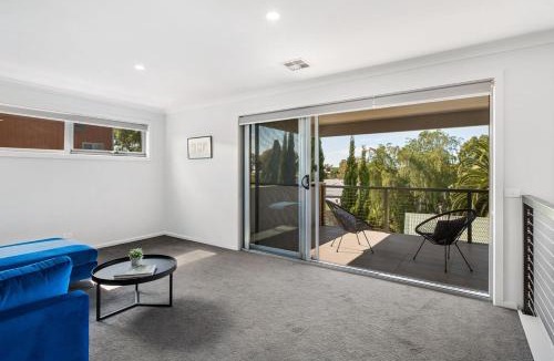 Ironbark House | Bendigo Signature Accommodation on Honeysuckle