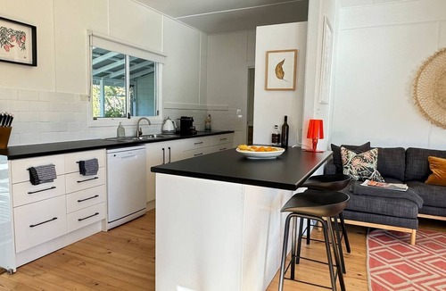 Bendalong Cottage | Bendy Beach House, beach side property at Washerwomans beach and Sting Ray Bay