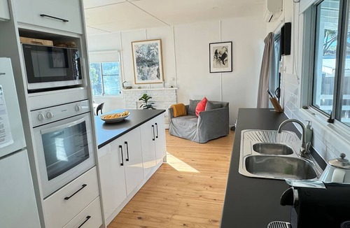 Bendalong Cottage | Bendy Beach House, beach side property at Washerwomans beach and Sting Ray Bay