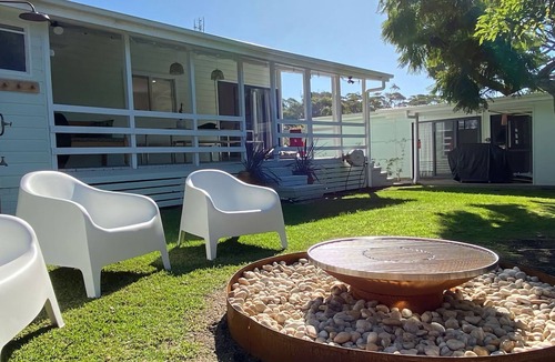 Bendalong Cottage | Bendy Beach House, beach side property at Washerwomans beach and Sting Ray Bay