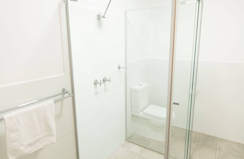 Clare Hotel | Bentley's Hotel