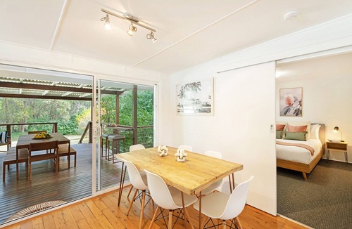 Huskisson House | Berry St: Charming Huskisson Central Cottage With Bush Outlook