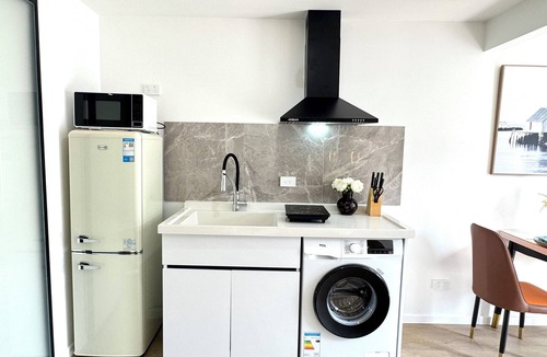 Daisy Hill Apartment | Beryl 1bd studio@Daisy Hill-minutes to M1 highway