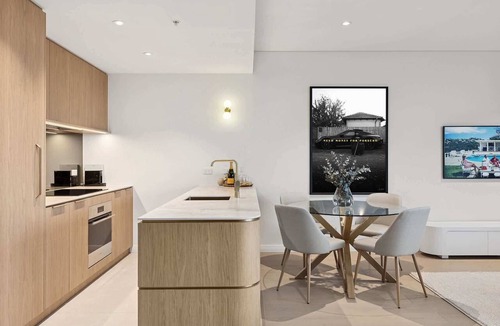 Avoca Beach Apartment | Bespoke Avoca | Lakefront, Beach, EVC charger