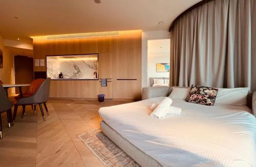 Sydney Central Business District Apartment | Best Sydney Harbour Bridge View! Luxury residence next to Opera House in the heart of CBD