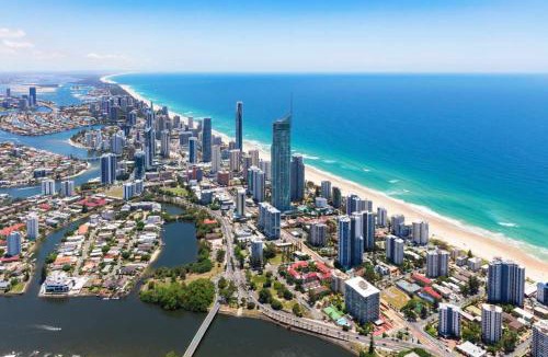 Miami Apartment | Best Tropical Luxury Lagoon Resort in Gold Coast !