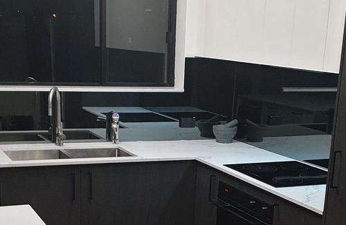 Lutwyche Apartment | Best Value 3 Bed Brisbane Self-Contained Apartment With City Views Sleeps 7