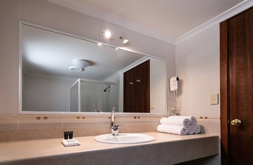 Orange East Hotel | Best Western Plus Ambassador Orange