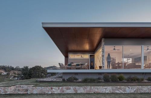 Black Mountain House | Betty - Black Mountain House