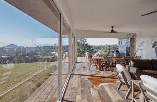 Black Mountain House | Betty - Black Mountain House