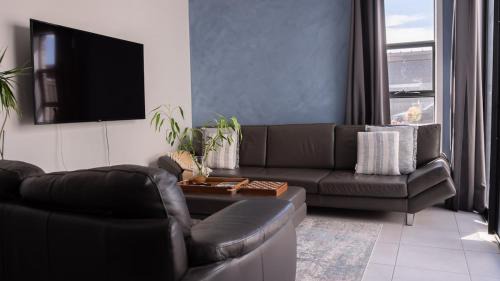 Seaford Heights House | Between Coast & Vale with Sauna & Pizza Oven