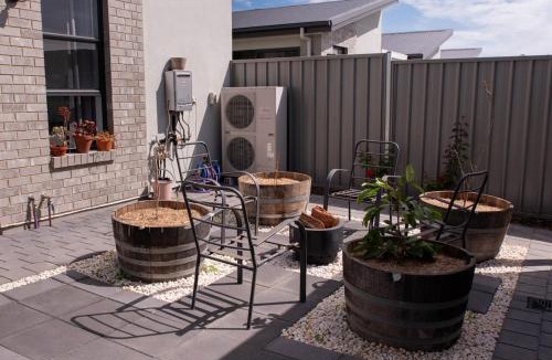 Seaford Heights House | Between Coast & Vale with Sauna & Pizza Oven