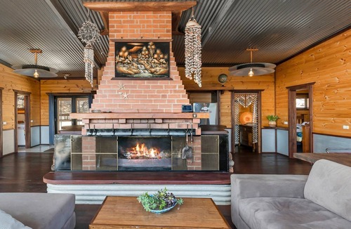 Big Hill House | Big Hill Rustic Retreat