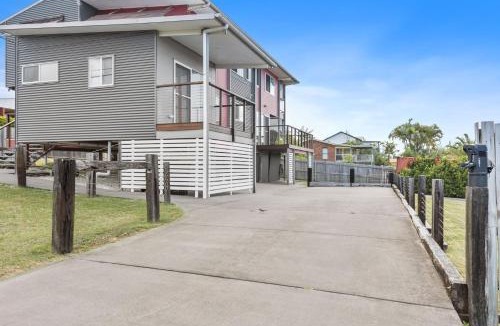 Rainbow Beach House | Big Red Beach House - Rainbow Beach - Wifi