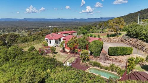 Mount View Apartment | Bimbadeen Estate Villa 5