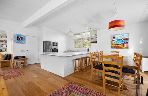 Portsea House | Binyara Cottage: 4 BR, 2 BA House in Postsea, Sleeps 9