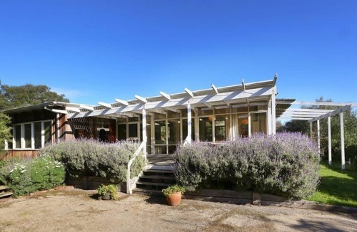 Portsea House | Binyara Cottage: 4 BR, 2 BA House in Postsea, Sleeps 9