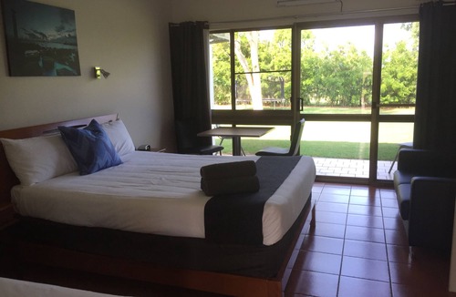 Bowen Hotel | Birch Motel Bowen