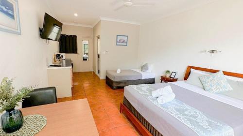Bowen Hotel | Birch Motel Bowen Previously Known as Bowen Arrow Motel