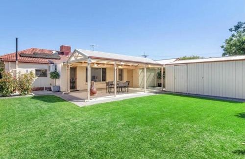 Manningham Villa | Birkinshaw Villa (3 Bedroom with Parkings)
