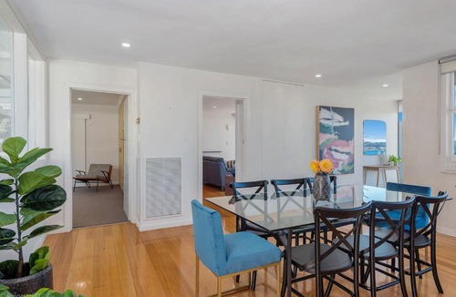 Sandy Bay House | Birngana stylish spacious with stunning views