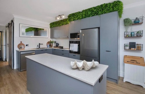 Forster Apartment | BJ Mick's Lakefront Apartment - Central Forster