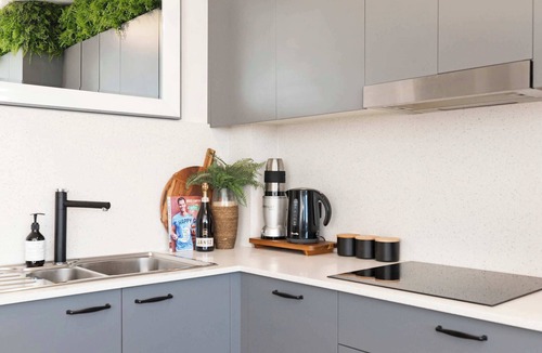 Forster Apartment | BJ Mick's Lakefront Apartment - Central Forster