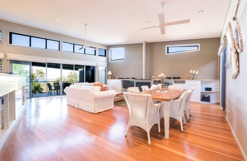 Diamond Beach House | Black diamond beach house