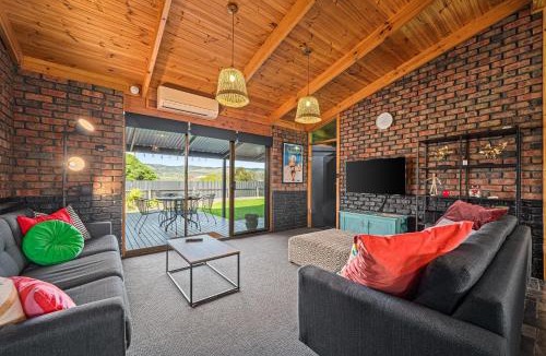 Silver Sands House | Black Pearl - Aldinga Beach - C21 SouthCoast Holidays