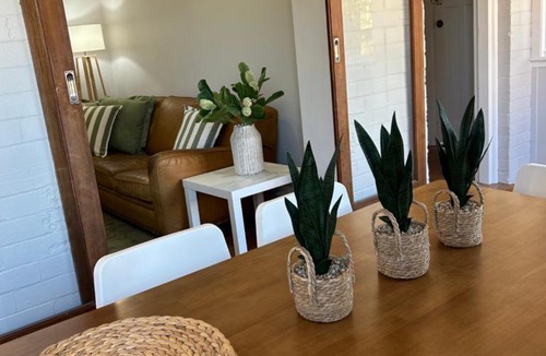 Cowra House | Black Range Cottage Cowra