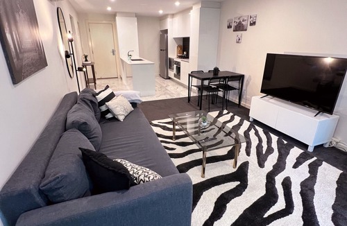 Braddon Apartment | Black & White Delight - 2bd 2bth