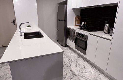 Braddon Apartment | Black & White Delight - 2bd 2bth
