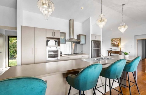 Mapleton House | Blackall Bliss Near Flaxton Gardens, 5 mins to Pub