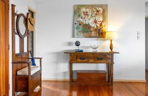 Mapleton House | Blackall Bliss Pet-Friendly Retreat, Deck & BBQ Near Flaxton Gardens & Pub