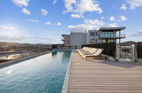 Greenway Apartment | Blackdiamond 504 - Beautiful modern 2bd/2bth apartment + pool, spa, sauna access