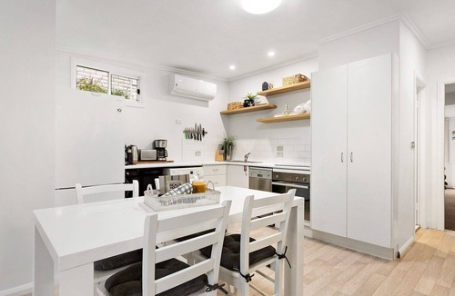 Blacksmiths House | Blackies Beach Escape