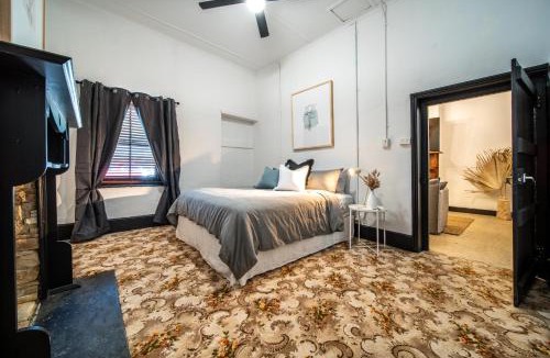 Aldinga House | Blacksmith Cottage - Stay in Blacksmith's Lively Hub