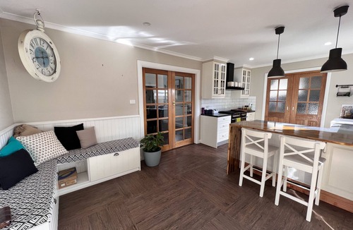 Traralgon House | BLACKSMITHS LANE 2 BEDROOM Gorgeous ultra clean 2 Bedroom/2 Bathroom cottage.
