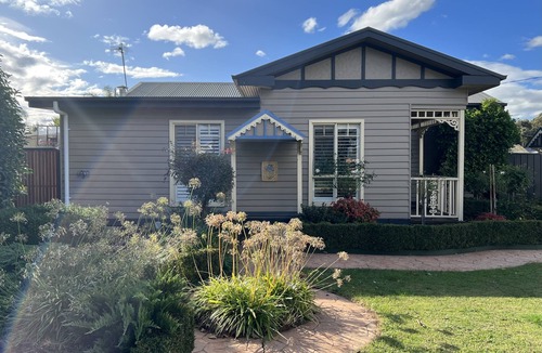 Traralgon House | BLACKSMITHS LANE 2 BEDROOM Gorgeous ultra clean 2 Bedroom/2 Bathroom cottage.