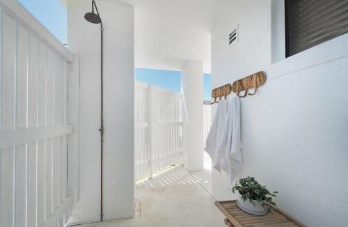 Crescent Head House | Blanc Whole House