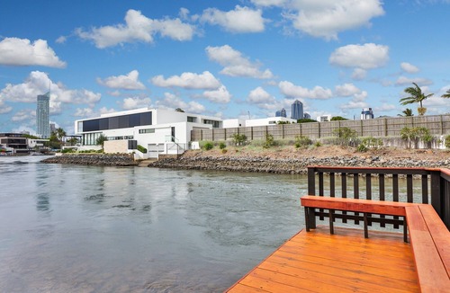 Broadbeach Waters House | Bliss At Broadbeach - Large canal facing property