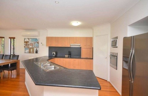 Broadbeach Waters House | Bliss on Sunshine - Space, Space, Space!