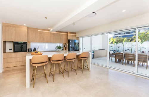 Burleigh Waters House | Bliss On The Avenue