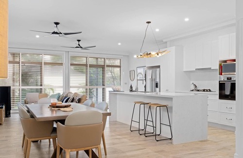 Blue Bay Apartment | Blissful Beachfront Pad / Pet Friendly
