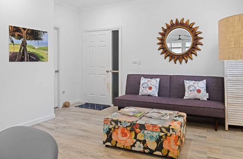 Blue Bay Apartment | Blissful Beachfront Pad / Pet Friendly